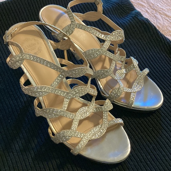 Shoes - Picture 2 of 9